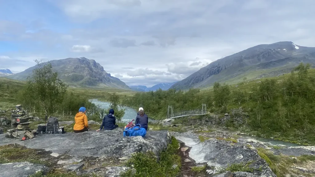 Energi- och tankepaus mellan Singi och Kaitumjaure på Kungsleden